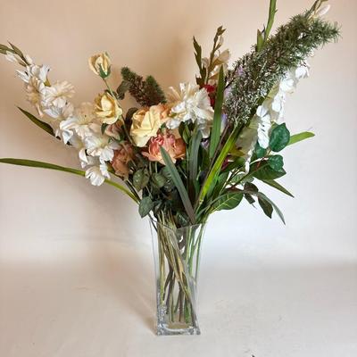 O490 Glass Vase with Silk Flowers