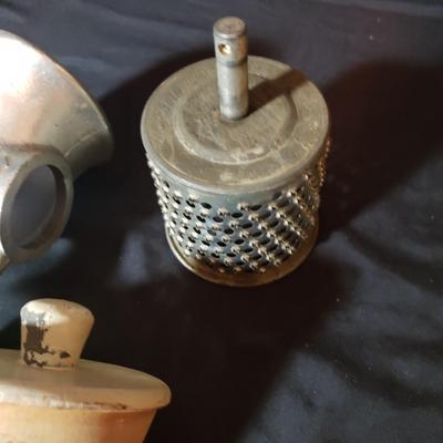 Vintage/Antique Collectable Housewares (K-KD)