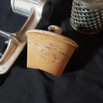 Vintage/Antique Collectable Housewares (K-KD)