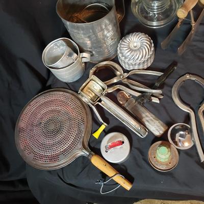 Vintage/Antique Collectable Housewares (K-KD)