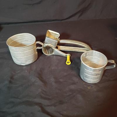 Vintage/Antique Collectable Housewares (K-KD)