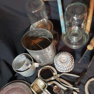 Vintage/Antique Collectable Housewares (K-KD)