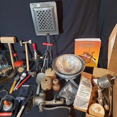 Vintage/Antique Collectable Housewares (K-KD)