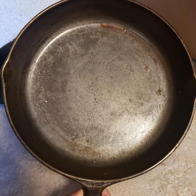 11 Piece Cast Iron Pans (K-KD)