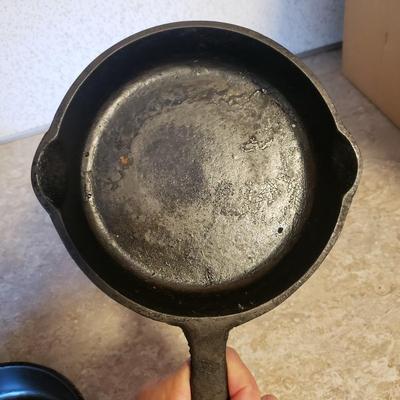 11 Piece Cast Iron Pans (K-KD)