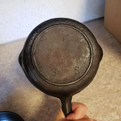 11 Piece Cast Iron Pans (K-KD)