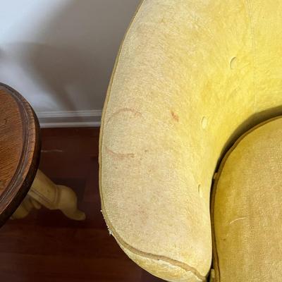 Gold Crushed Velvet Settee (B1)