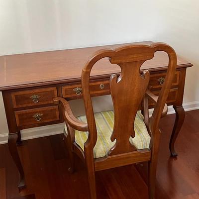 Desk and Chair (B1)