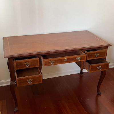 Desk and Chair (B1)