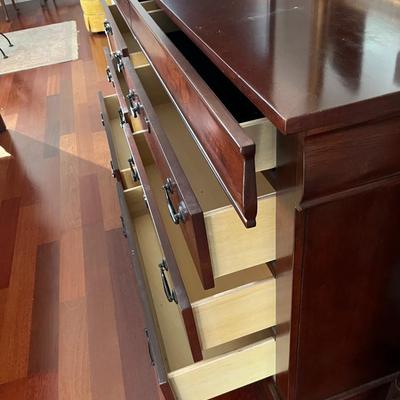 Dresser with 8 Drawers (B1)