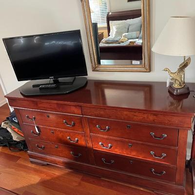 Dresser with 8 Drawers (B1)