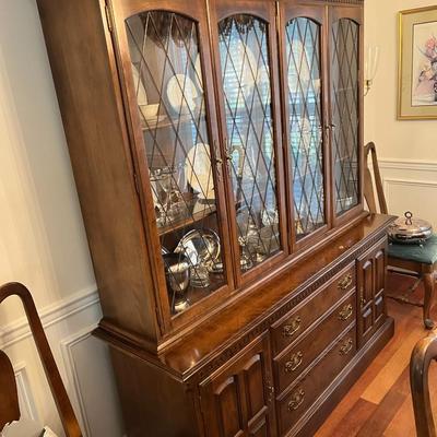 Ethan Allen China Cabinet (NO CONTENTS) (DR)