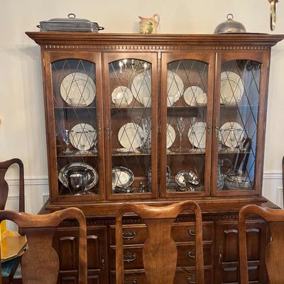 Ethan Allen China Cabinet (NO CONTENTS) (DR)