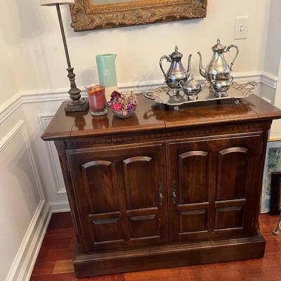 Ethan Allen Flip Top Server/Bar Cabinet (DR)