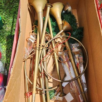 Outdoor Holiday Christmas Decor Oversize Ornaments Lighted Wreaths