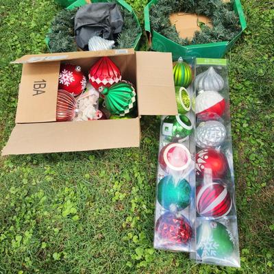 Outdoor Holiday Christmas Decor Oversize Ornaments Lighted Wreaths