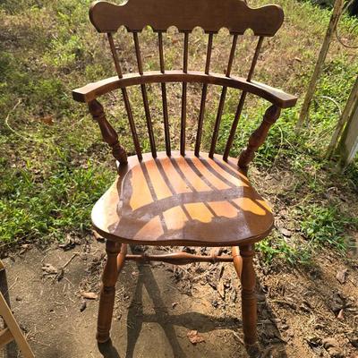 Dining table with 5 chairs and leaves