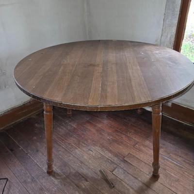 Dining table with 5 chairs and leaves