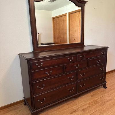 Heritage Canadian 9-Drawer Dresser with Mirror