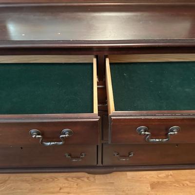 Heritage Canadian 9-Drawer Dresser with Mirror