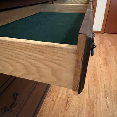 Heritage Canadian 9-Drawer Dresser with Mirror