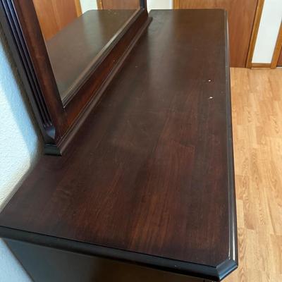 Heritage Canadian 9-Drawer Dresser with Mirror