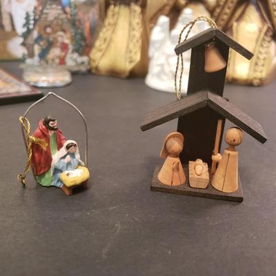 LOT 77F: Various Religious Trinkets and Art