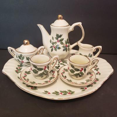 LOT 79F: Miniature Holiday Teasets