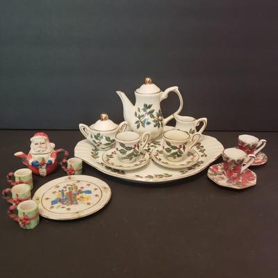 LOT 79F: Miniature Holiday Teasets