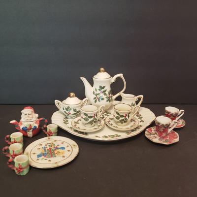 LOT 79F: Miniature Holiday Teasets
