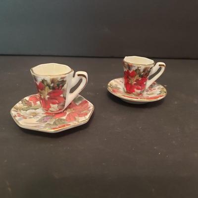LOT 79F: Miniature Holiday Teasets