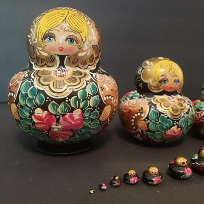 LOT 80F: 15 Piece Matryoshka Russian Nesting Dolls