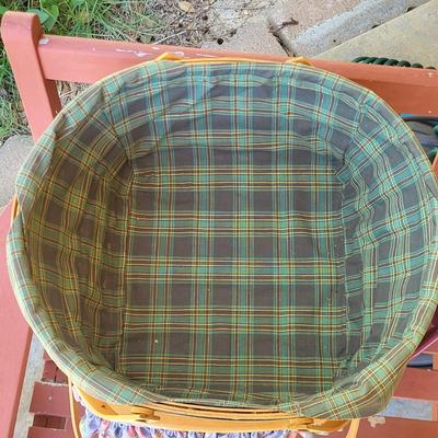 LOT 81G: Longaberger Lot of Various Sized Baskets and Bags