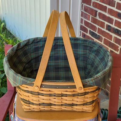 LOT 81G: Longaberger Lot of Various Sized Baskets and Bags