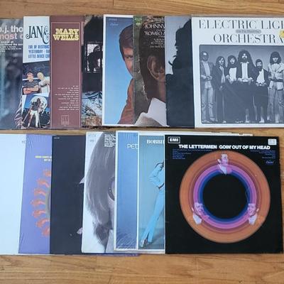 LOT 86L: Vintage Vinyl Records Display Stand with Mixture of Vinyl Records Included