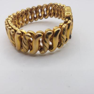 LOT 131F: Antique Early 20th Century Briggs Carmen Goldtone Adjustable Heart Bracelet in Original Box