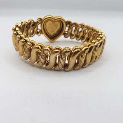LOT 131F: Antique Early 20th Century Briggs Carmen Goldtone Adjustable Heart Bracelet in Original Box