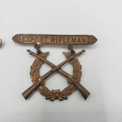 LOT 135F: WWI Era USMC Sharpshooter, Marksman & Expert Rifleman Badges