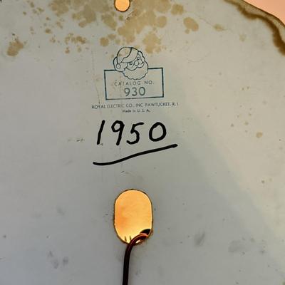 LOT 167L: 1950 Royal Electric Co No. 930 Blow Mold Santa Face Wall Hanging (works)