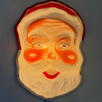 LOT 167L: 1950 Royal Electric Co No. 930 Blow Mold Santa Face Wall Hanging (works)