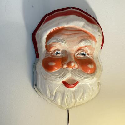 LOT 167L: 1950 Royal Electric Co No. 930 Blow Mold Santa Face Wall Hanging (works)