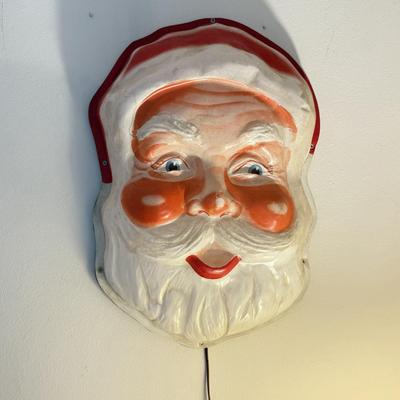 LOT 167L: 1950 Royal Electric Co No. 930 Blow Mold Santa Face Wall Hanging (works)