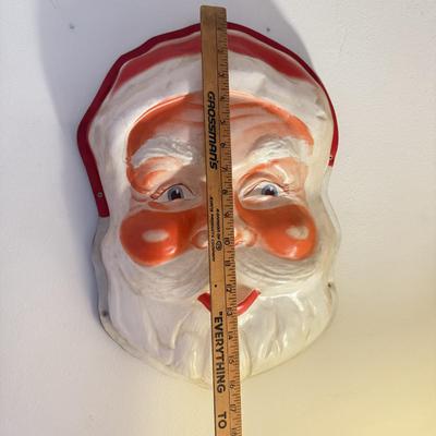 LOT 167L: 1950 Royal Electric Co No. 930 Blow Mold Santa Face Wall Hanging (works)