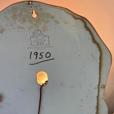 LOT 167L: 1950 Royal Electric Co No. 930 Blow Mold Santa Face Wall Hanging (works)