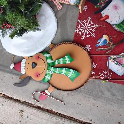 MOSTLY OUTDOOR CHRISTMAS DECORATIONS