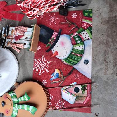 MOSTLY OUTDOOR CHRISTMAS DECORATIONS