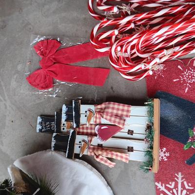 MOSTLY OUTDOOR CHRISTMAS DECORATIONS