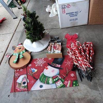 MOSTLY OUTDOOR CHRISTMAS DECORATIONS