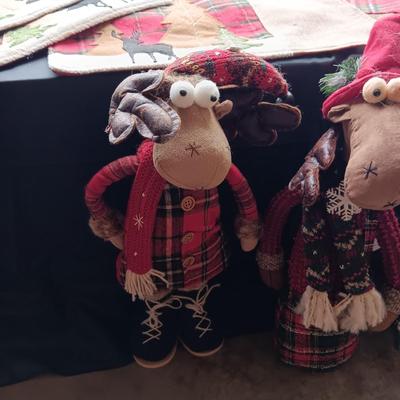 3 VERY CUTE FREE STANDING MOOSE AND 4 PLACEMATS WITH MATCHING TABLE RUNNER