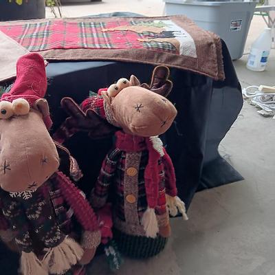 3 VERY CUTE FREE STANDING MOOSE AND 4 PLACEMATS WITH MATCHING TABLE RUNNER